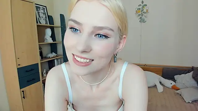 Snapshot of LaynePingitore chatting on June 2026 08:48:01 AM LaynePingitore online show from June 2026 08:48:01 AM