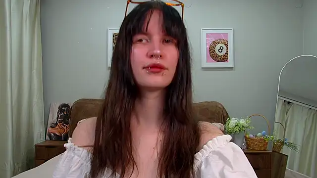 Snapshot of VivianCaro chatting on May 2026 08:21:02 AM VivianCaro online show from May 2026 08:21:02 AM