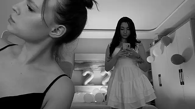 Snapshot of MoonkissGirls chatting on May 2026 11:23:04 PM MoonkissGirls online show from May 2026 11:23:04 PM