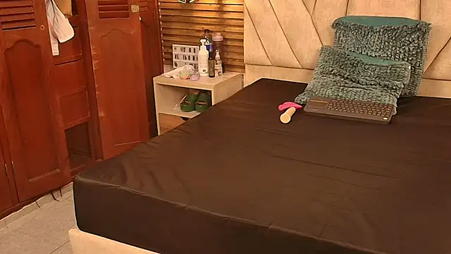 isabella luxet online show from July 2026 12:42:02 PM