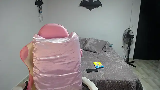 Snapshot of LiLuciana chatting on July 2026 12:00:01 PM LiLuciana online show from July 2026 12:00:01 PM