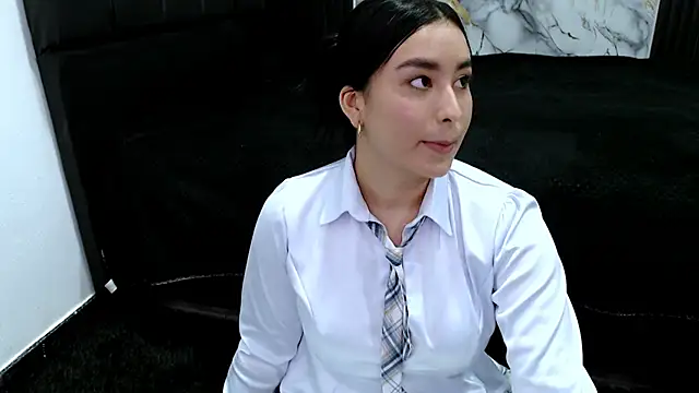 MiaReinig09 online show from May 2026 06:09:01 PM