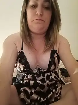 Snapshot of LouanaxXxx chatting on May 2026 12:19:01 AM LouanaxXxx online show from May 2026 12:19:01 AM