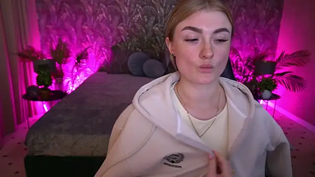 Snapshot of Lolly_Rosee chatting on May 2026 09:37:01 AM Lolly Rosee online show from May 2026 09:37:01 AM