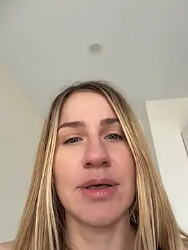 Snapshot of AnnaMist_ chatting on May 2026 07:46:02 AM AnnaMist online show from May 2026 07:46:02 AM
