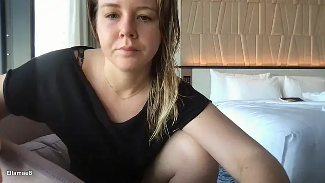 ellamae8 online show from June 2026 10:23:02 PM