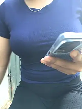 Snapshot of Mirra-a chatting on May 2026 11:45:01 PM Mirra-a online show from May 2026 11:45:01 PM