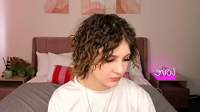 Kira  Fluffy online show from May 2026 05:35:01 AM