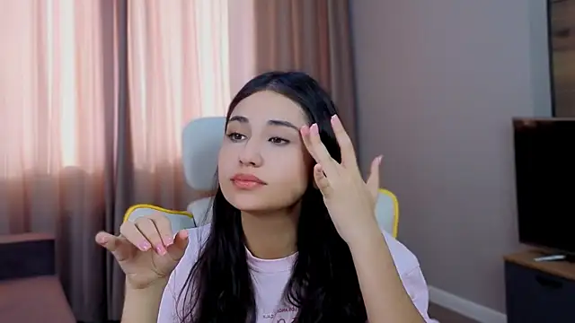 honeylanaa online show from May 2026 04:17:01 AM