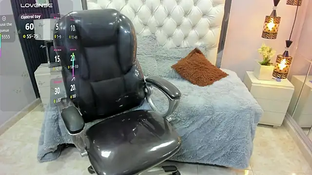 Naomii 32 online show from May 2026 06:04:02 PM