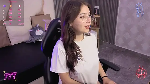 Snapshot of andrea_tay1 chatting on June 2026 11:23:02 AM andrea tay1 online show from June 2026 11:23:02 AM
