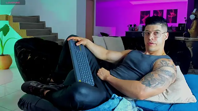 Snapshot of lukas_green11 chatting on June 2026 06:10:01 PM lukas green11 online show from June 2026 06:10:01 PM