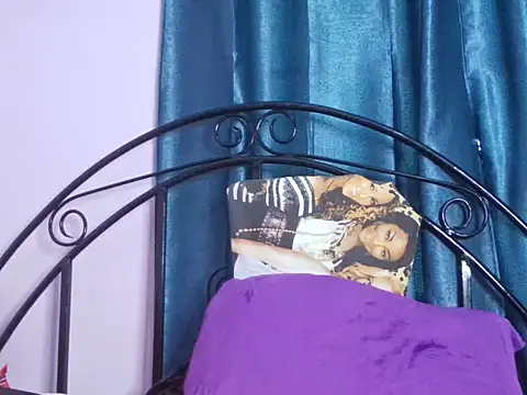 Snapshot of Sweet-razzy chatting on June 2026 06:12:01 AM Sweet-razzy online show from June 2026 06:12:01 AM
