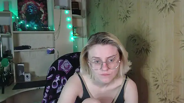 Snapshot of __Freya___ chatting on May 2026 12:17:02 AM Freya online show from May 2026 12:17:02 AM