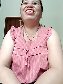 Snapshot of -Yeyi- chatting on June 2026 03:25:01 AM -Yeyi- online show from June 2026 03:25:01 AM