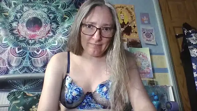 Izzylove47 online show from May 2026 12:12:02 PM