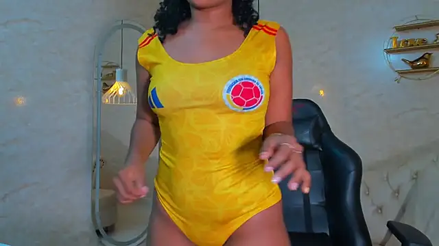 Snapshot of Horny_Curls chatting on June 2026 03:45:01 AM Horny Curls online show from June 2026 03:45:01 AM