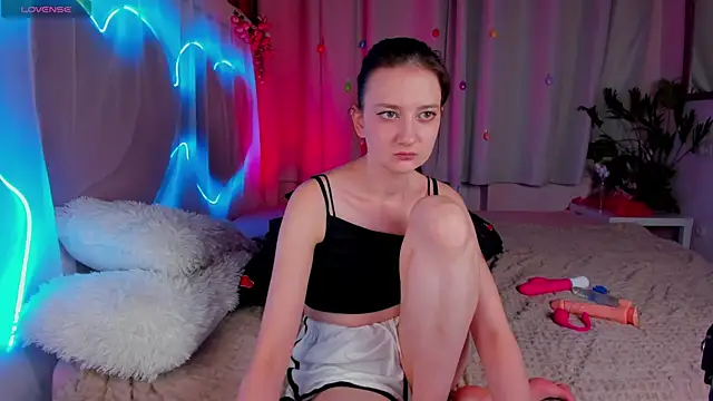 Snapshot of SummerLilaa chatting on June 2026 01:30:01 PM SummerLilaa online show from June 2026 01:30:01 PM
