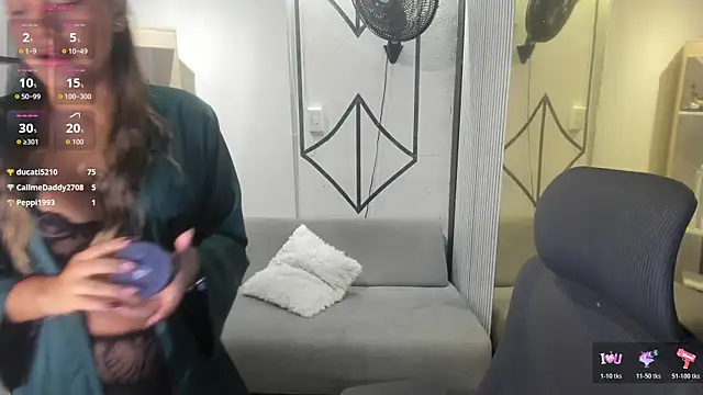 Snapshot of SophieWatson_ chatting on June 2026 01:17:02 PM SophieWatson online show from June 2026 01:17:02 PM