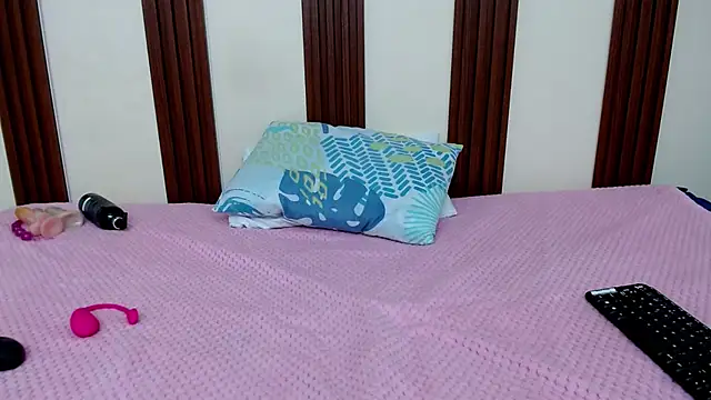 skinnykattylush19 online show from June 2026 06:18:01 AM