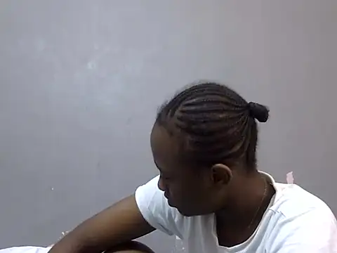 Snapshot of Petite_Ebony10 chatting on June 2026 07:18:01 AM Petite Ebony10 online show from June 2026 07:18:01 AM
