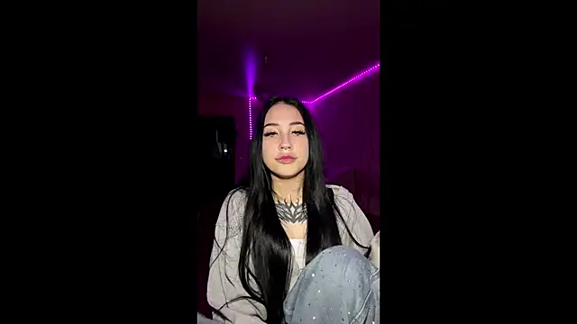 Greeneyedlauren online show from May 2026 01:07:02 PM
