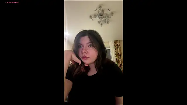 Snapshot of linaligurt chatting on May 2026 05:12:02 PM linaligurt online show from May 2026 05:12:02 PM