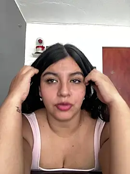 Snapshot of Sofiaa_Bloom chatting on May 2026 04:15:01 PM Sofiaa Bloom online show from May 2026 04:15:01 PM