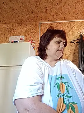 Snapshot of LisichkaOksana chatting on June 2026 06:08:01 AM LisichkaOksana online show from June 2026 06:08:01 AM
