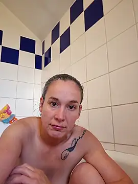 Snapshot of adelinegirly chatting on June 2026 09:04:02 AM adelinegirly online show from June 2026 09:04:02 AM