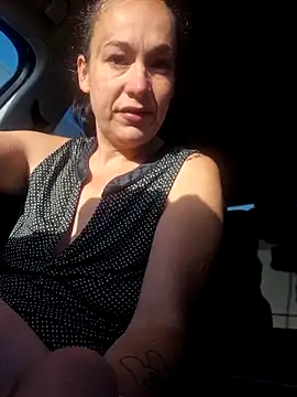 Snapshot of adelinegirly chatting on June 2026 05:33:02 AM adelinegirly online show from June 2026 05:33:02 AM