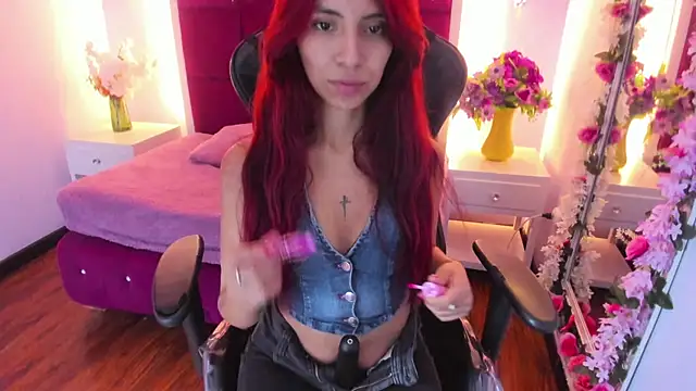 Snapshot of NinaaXXX_ chatting on July 2026 05:59:01 PM NinaaXXX online show from July 2026 05:59:01 PM