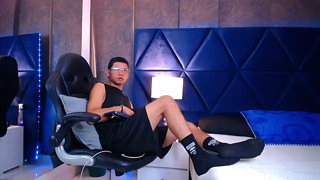 Snapshot of ThiagoFerrer_ chatting on June 2026 04:12:01 AM ThiagoFerrer online show from June 2026 04:12:01 AM