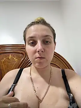 Snapshot of Loulou_fck chatting on July 2026 08:11:01 PM Loulou fck online show from July 2026 08:11:01 PM