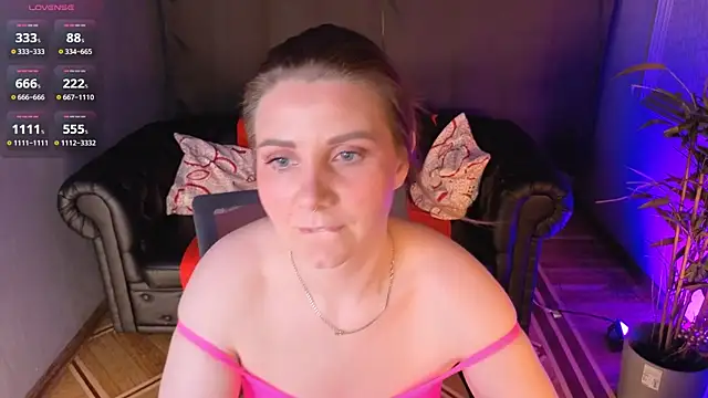 Snapshot of Kassandra_Williams chatting on June 2026 03:43:02 PM Kassandra Williams online show from June 2026 03:43:02 PM