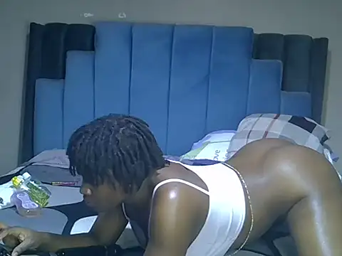 Snapshot of melanin_moon chatting on June 2026 10:12:02 PM melanin moon online show from June 2026 10:12:02 PM