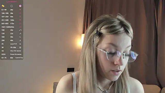 Snapshot of NovaOliphant chatting on June 2026 07:45:01 PM NovaOliphant online show from June 2026 07:45:01 PM