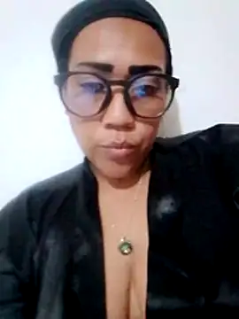 Snapshot of OliviaWilliamm chatting on June 2026 05:11:01 AM OliviaWilliamm online show from June 2026 05:11:01 AM