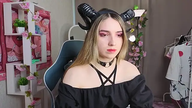NocturneHuntress online show from May 2026 07:24:02 AM