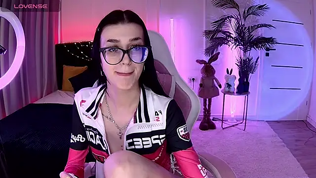 Snapshot of Ariella_Me chatting on June 2026 07:02:01 AM Ariella Me online show from June 2026 07:02:01 AM