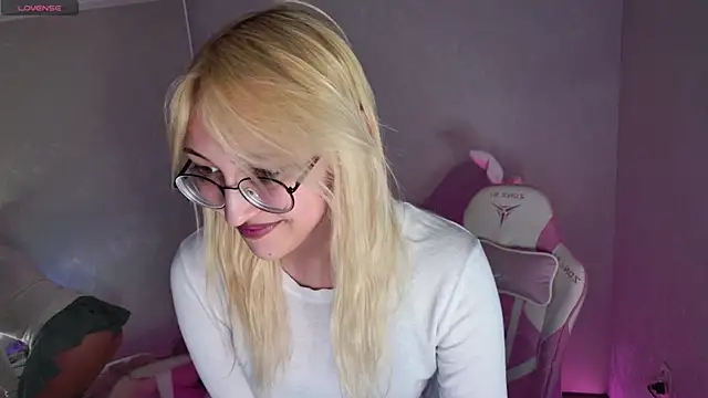 Snapshot of Marry_Sharps chatting on May 2026 10:18:01 PM Marry Sharps online show from May 2026 10:18:01 PM