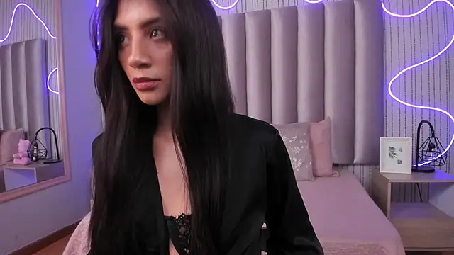 LOLA NOVAMD online show from May 2026 12:44:02 PM
