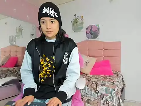 ivyyemerald  online show from June 2026 12:50:02 PM
