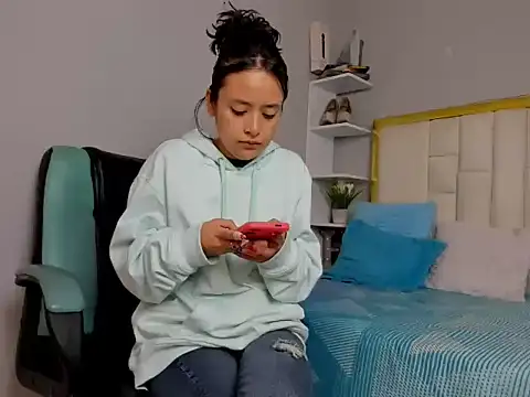 ivyyemerald  online show from June 2026 01:42:02 PM