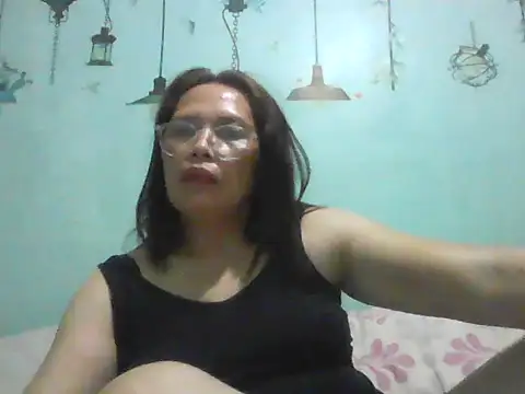 Snapshot of momshe2026 chatting on May 2026 08:06:02 PM momshe2026 online show from May 2026 08:06:02 PM
