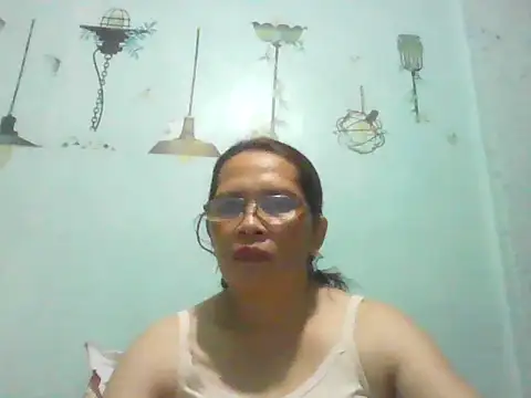 Snapshot of momshe2026 chatting on June 2026 01:54:02 PM momshe2026 online show from June 2026 01:54:02 PM