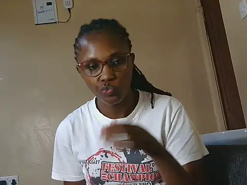 Snapshot of Littlemissbarbie chatting on May 2026 07:10:02 PM Littlemissbarbie online show from May 2026 07:10:02 PM