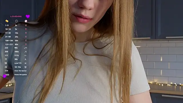 Snapshot of DivaCrystal_ chatting on June 2026 12:22:02 PM DivaCrystal online show from June 2026 12:22:02 PM