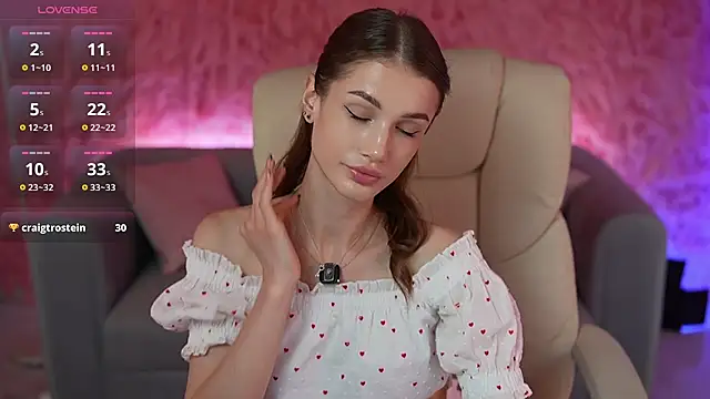 Snapshot of SophiaDream_ chatting on June 2026 07:07:01 PM SophiaDream online show from June 2026 07:07:01 PM