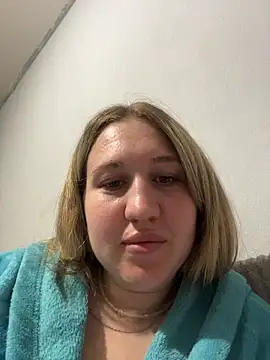 Snapshot of MarieHeartt chatting on May 2026 05:32:02 PM MarieHeartt online show from May 2026 05:32:02 PM
